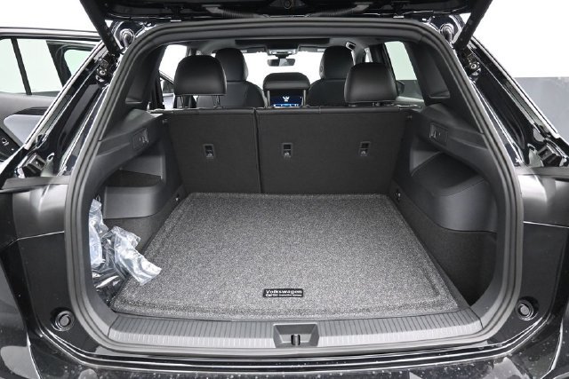 New 2026 Volkswagen Tiguan SE R-Line AWD/4WD image 12