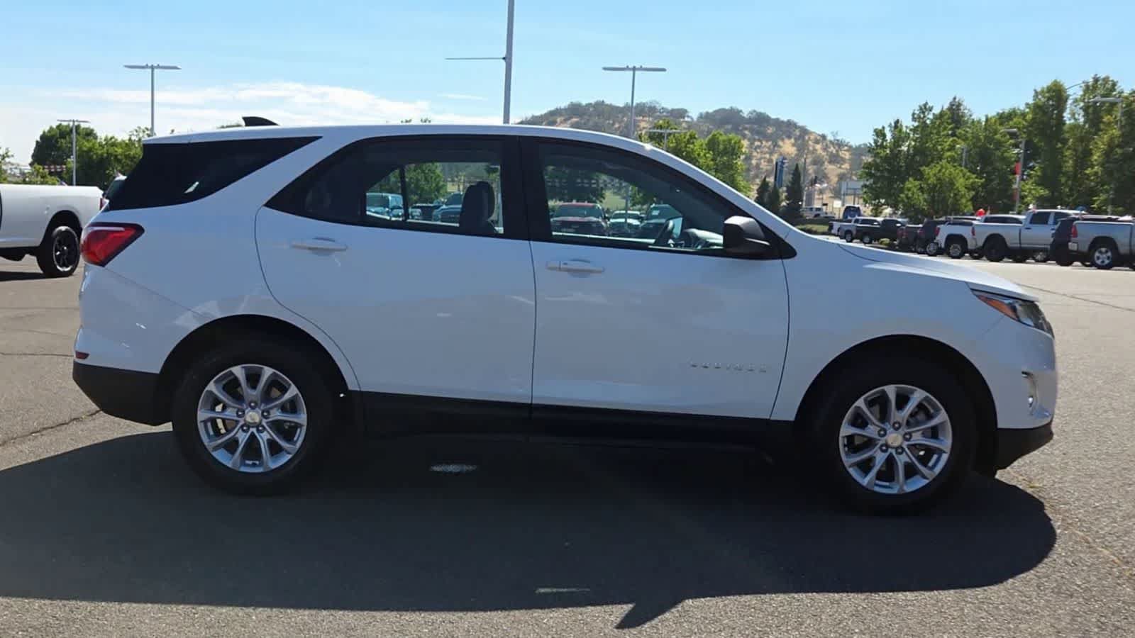 Used 2020 Chevrolet Equinox LS FWD image 9
