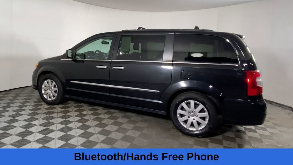 Used 2016 Chrysler Town & Country Touring w/ Driver Convenience Group image 9