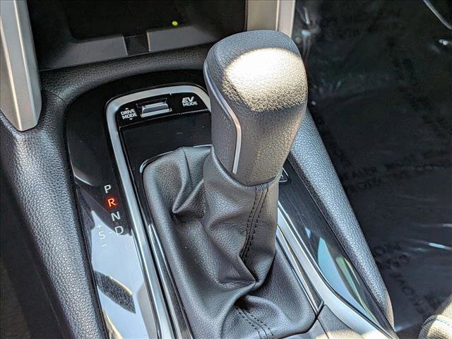 Used 2024 Toyota Corolla Cross SE image 11