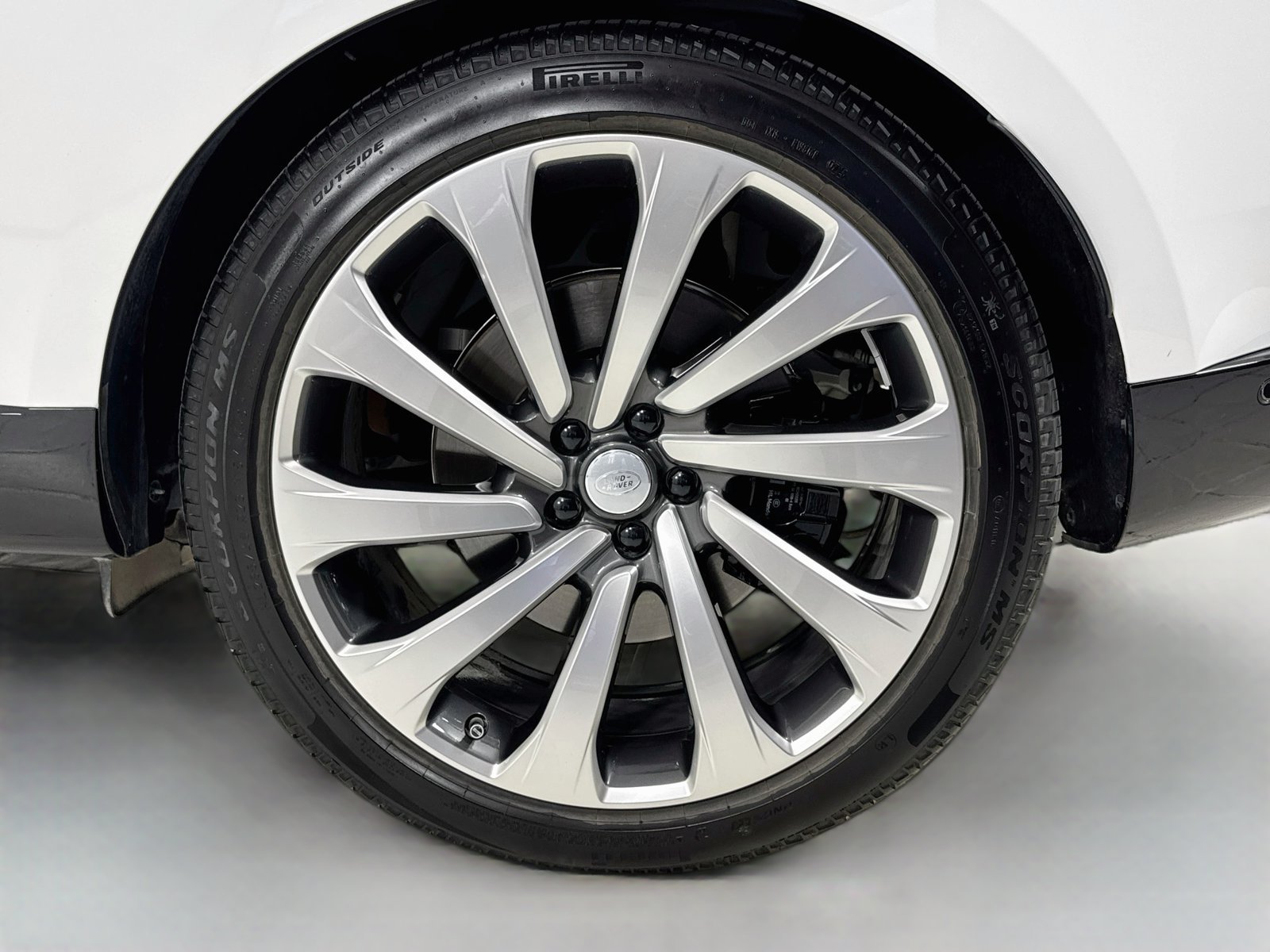 Used 2025 Land Rover Range Rover Long Wheelbase Autobiography AWD/4WD image 9