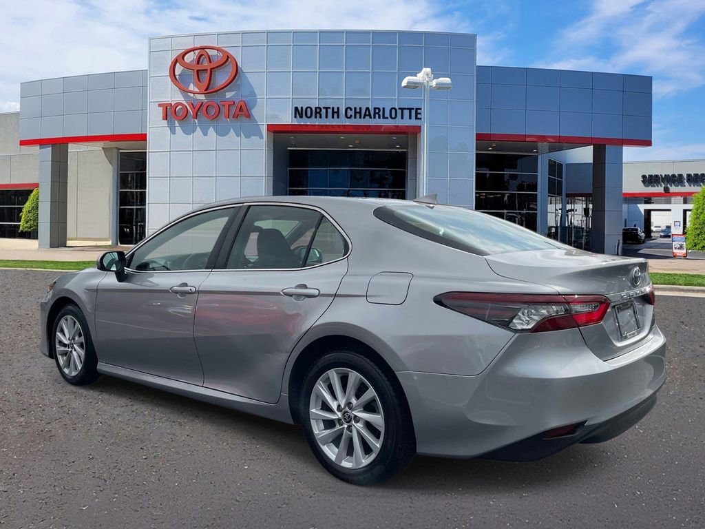 Used 2022 Toyota Camry LE FWD image 4