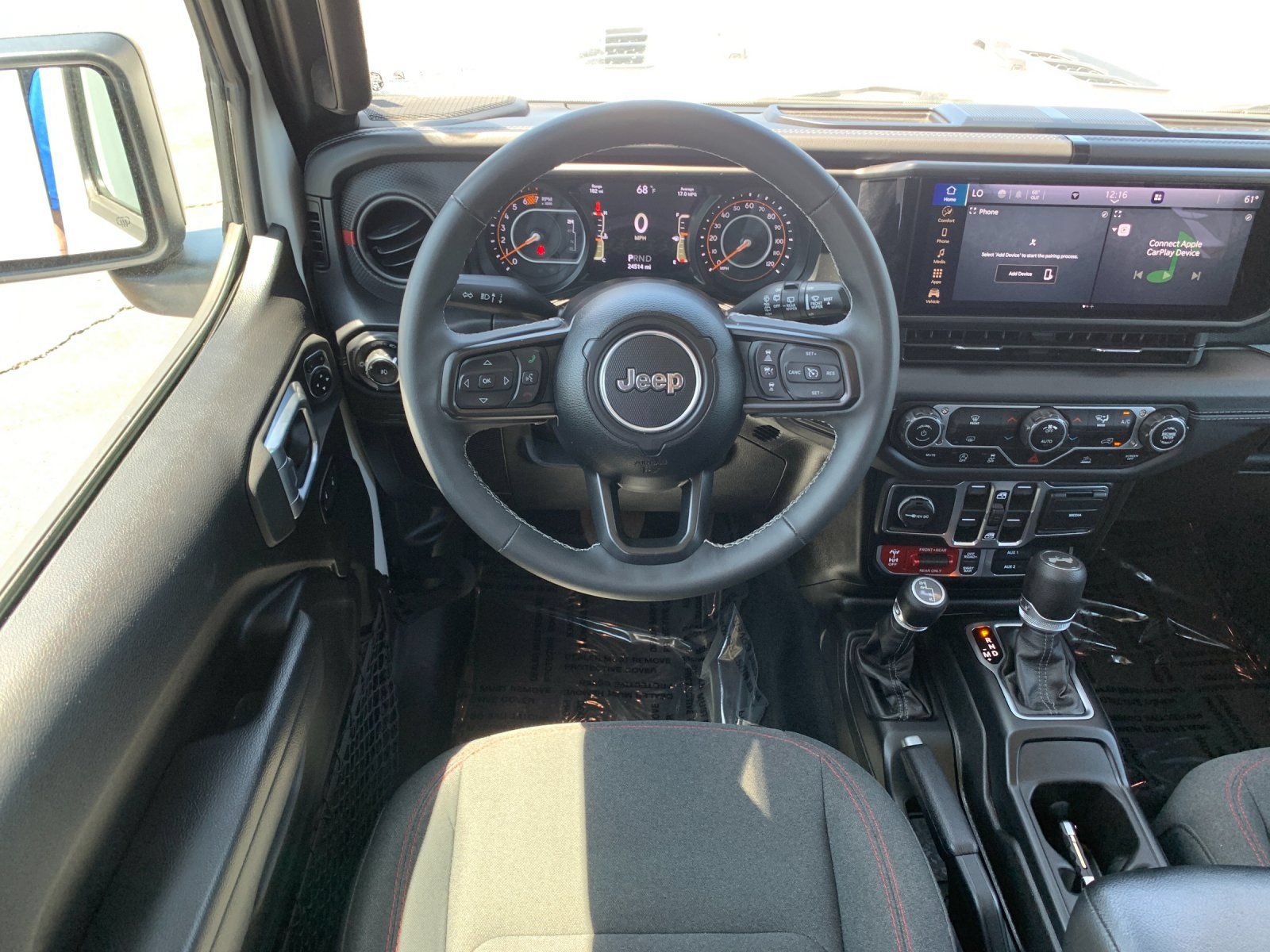 Used 2025 Jeep Wrangler Unlimited Rubicon AWD/4WD image 17