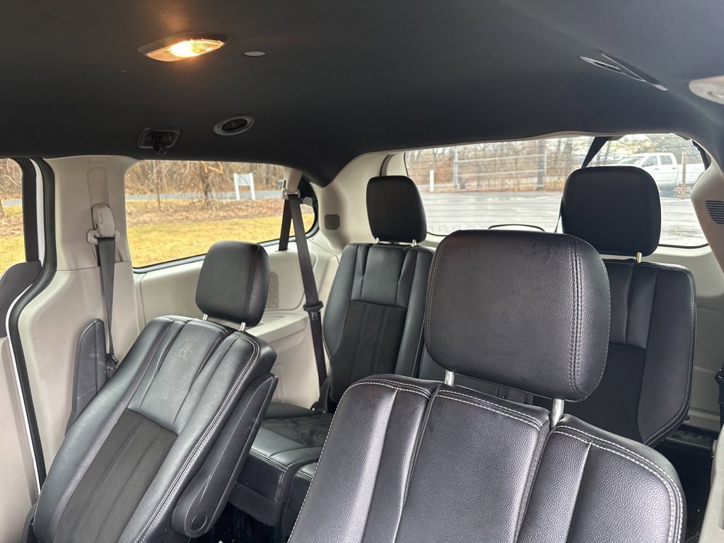 Used 2019 Dodge Grand Caravan SXT image 12