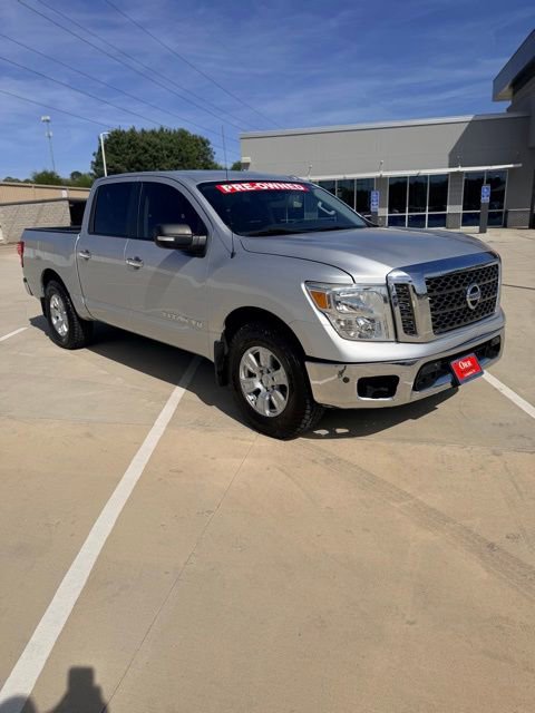 Used 2018 Nissan Titan SV w/ SV Convenience Package image 8