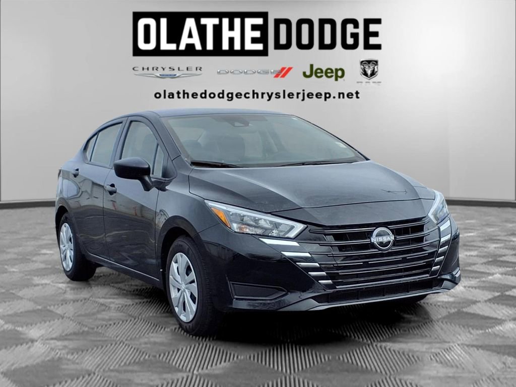 Used 2025 Nissan Versa S w/ Trunk Package image 28