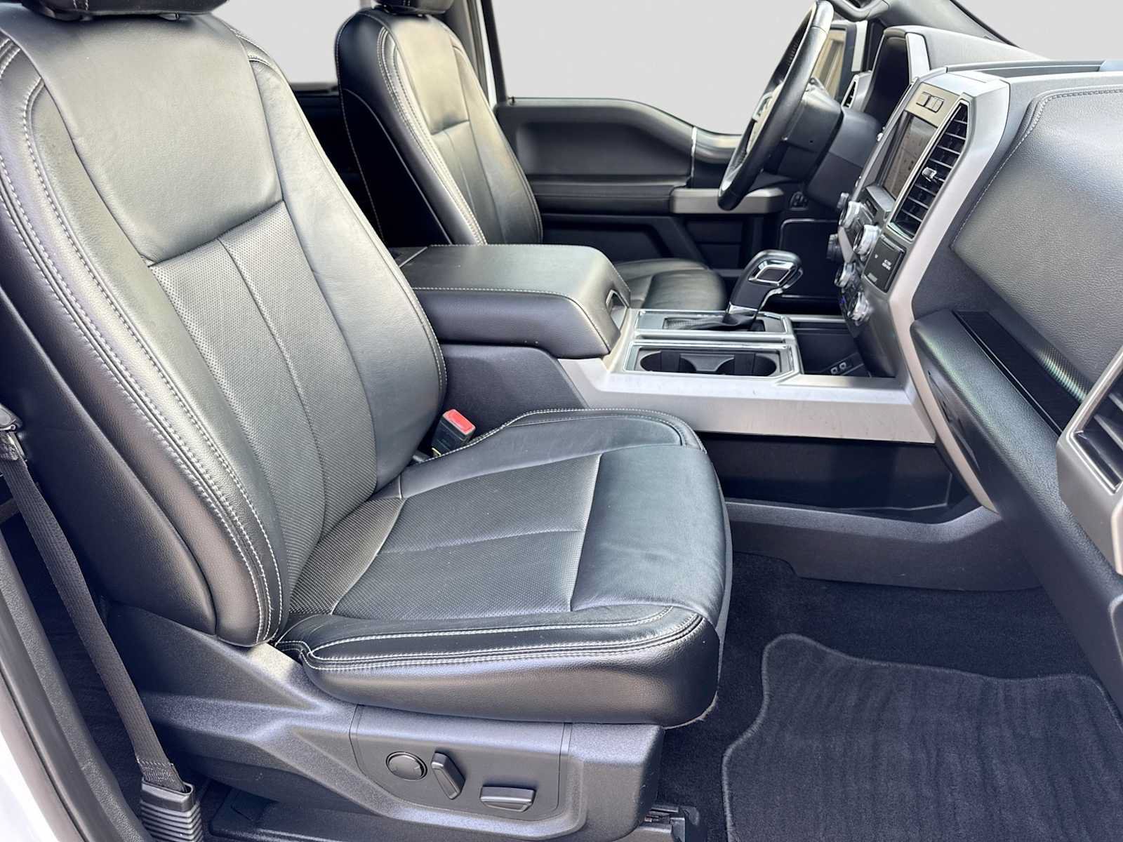 Used 2019 Ford F150 Lariat w/ Equipment Group 502A Luxury AWD/4WD image 21