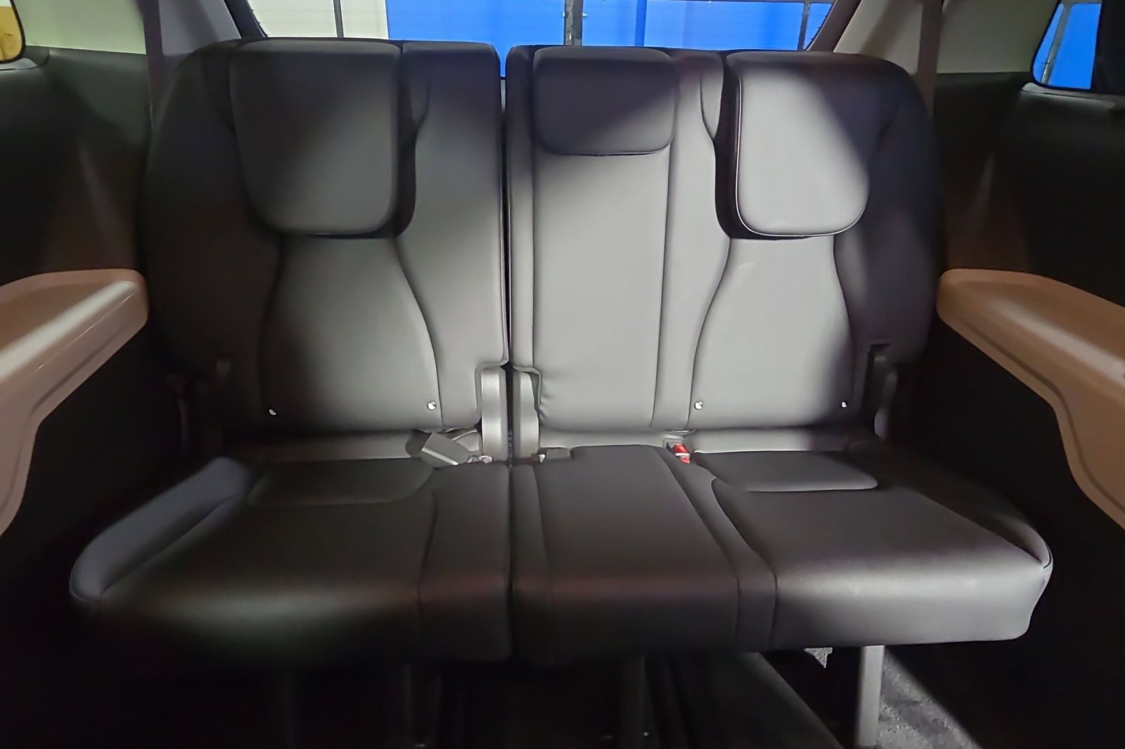 Used 2023 Kia Carnival SX image 32