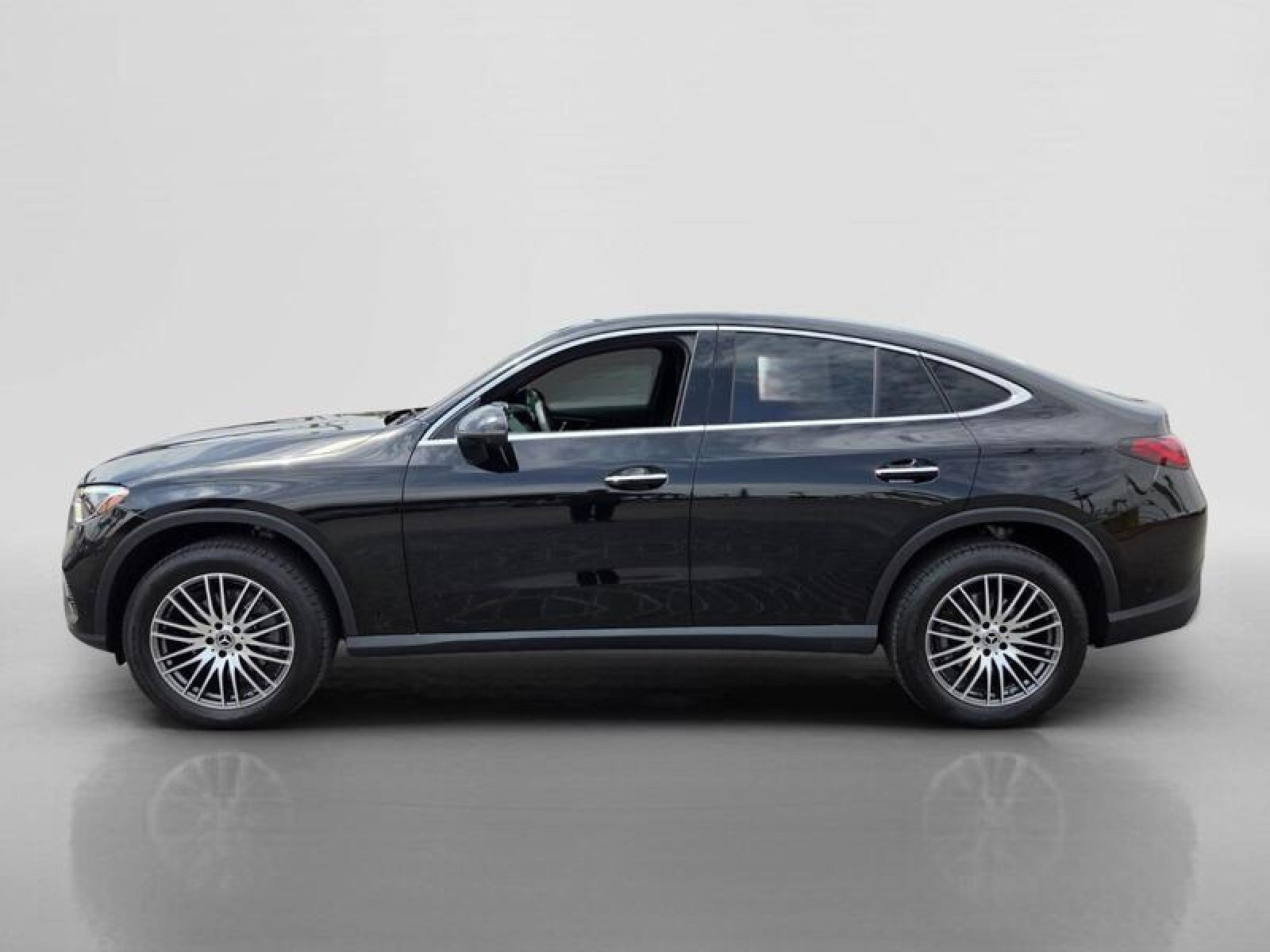 Certified 2025 Mercedes-Benz GLC 300 4MATIC image 2