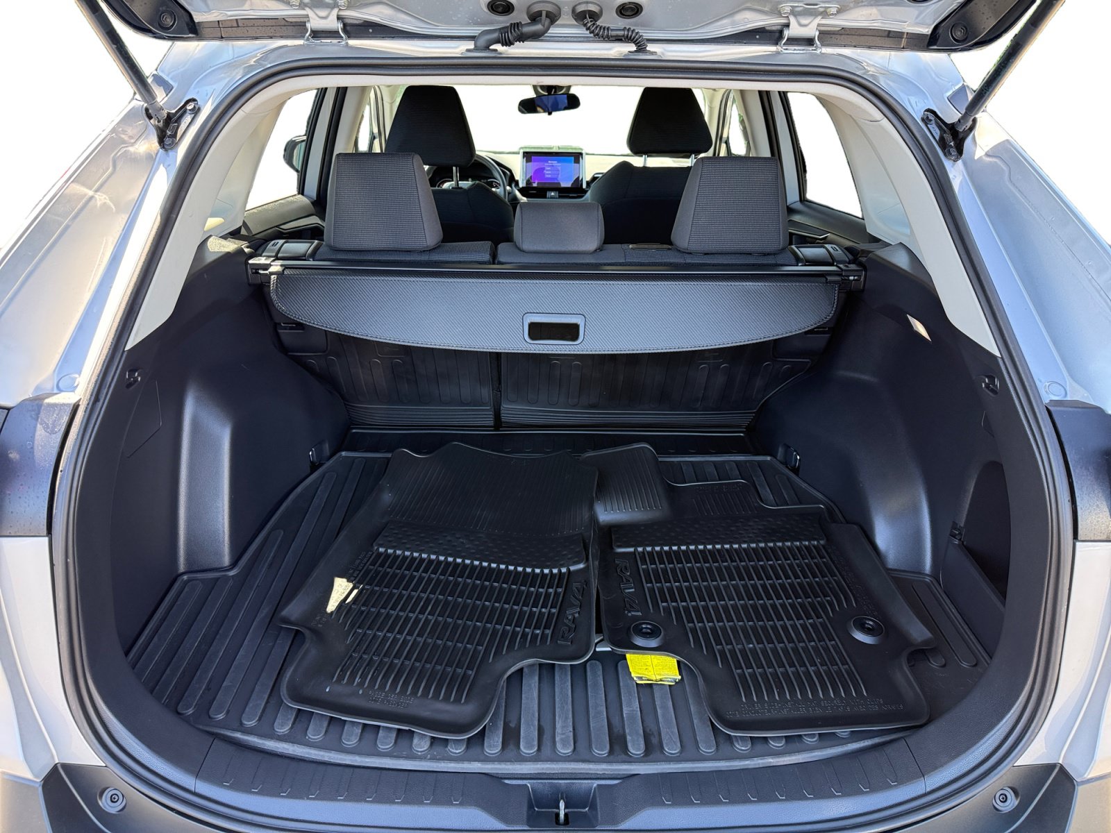 Used 2025 Toyota RAV4 LE AWD/4WD image 17