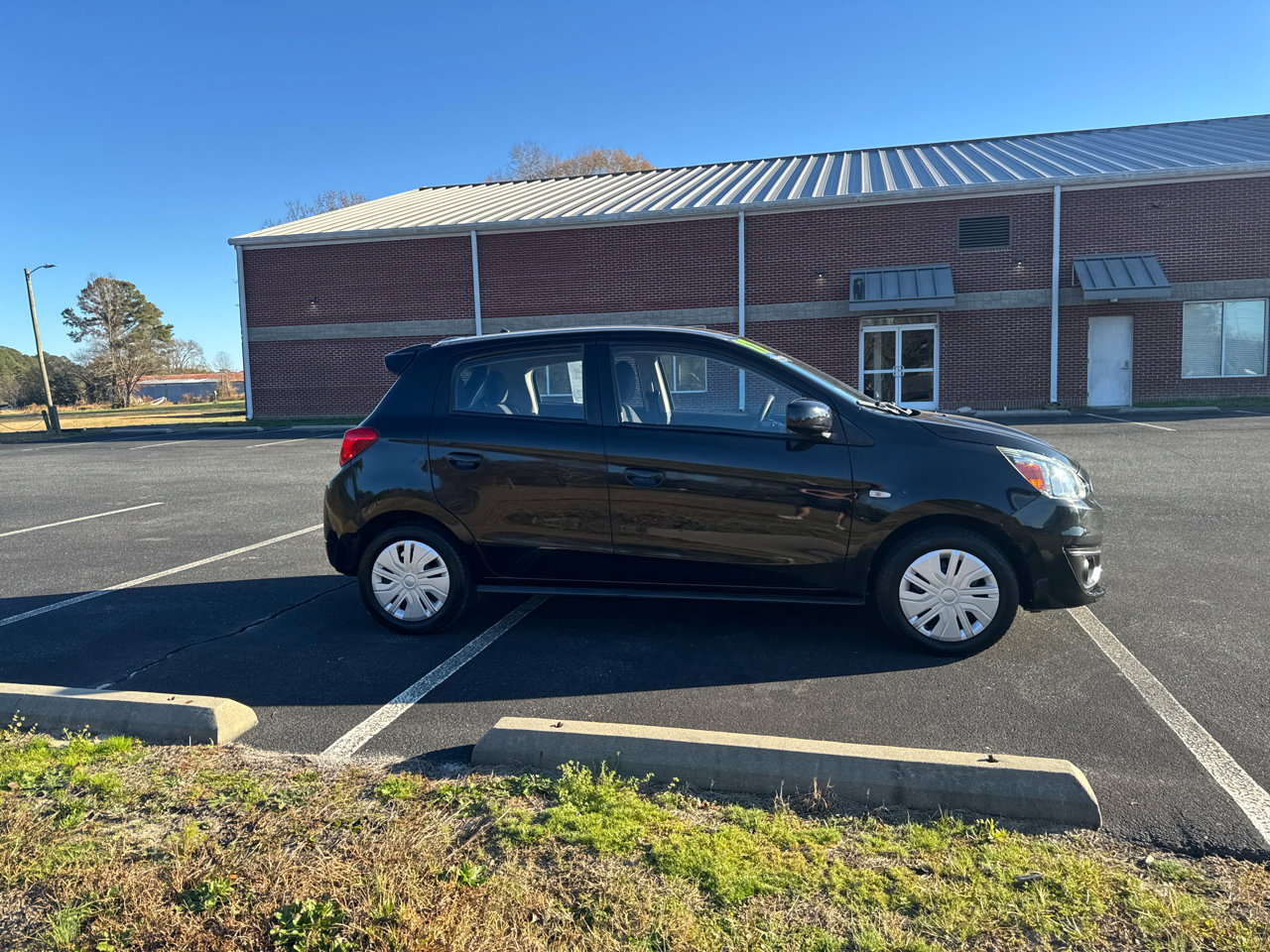 Used 2017 Mitsubishi Mirage ES image 3