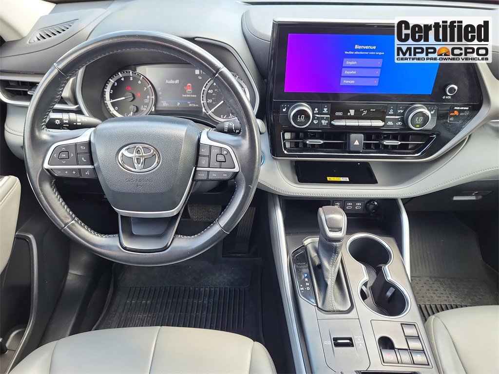 Used 2023 Toyota Highlander L image 10