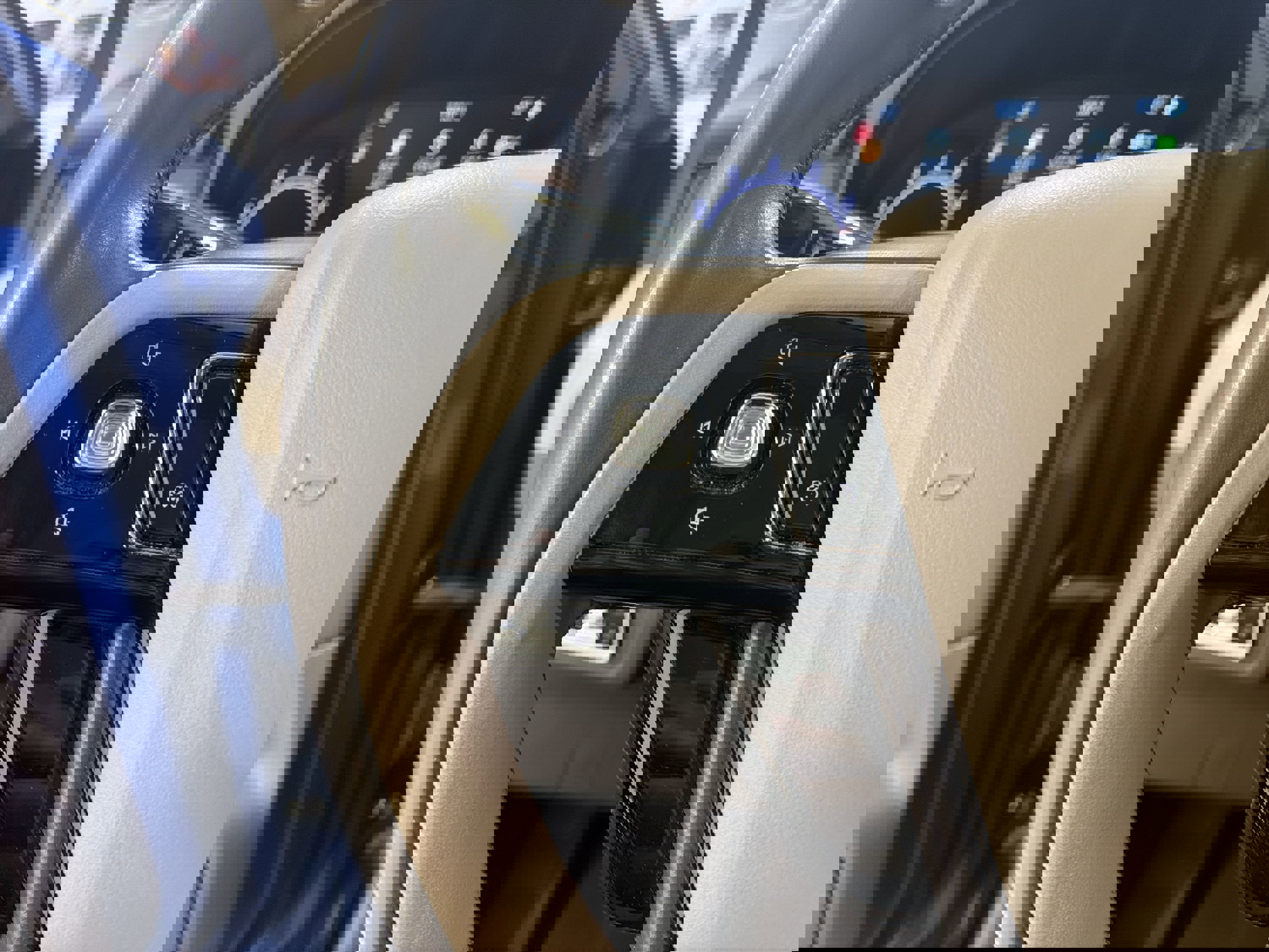 Used 2020 Lincoln Corsair Reserve w/ Elements Package FWD image 14