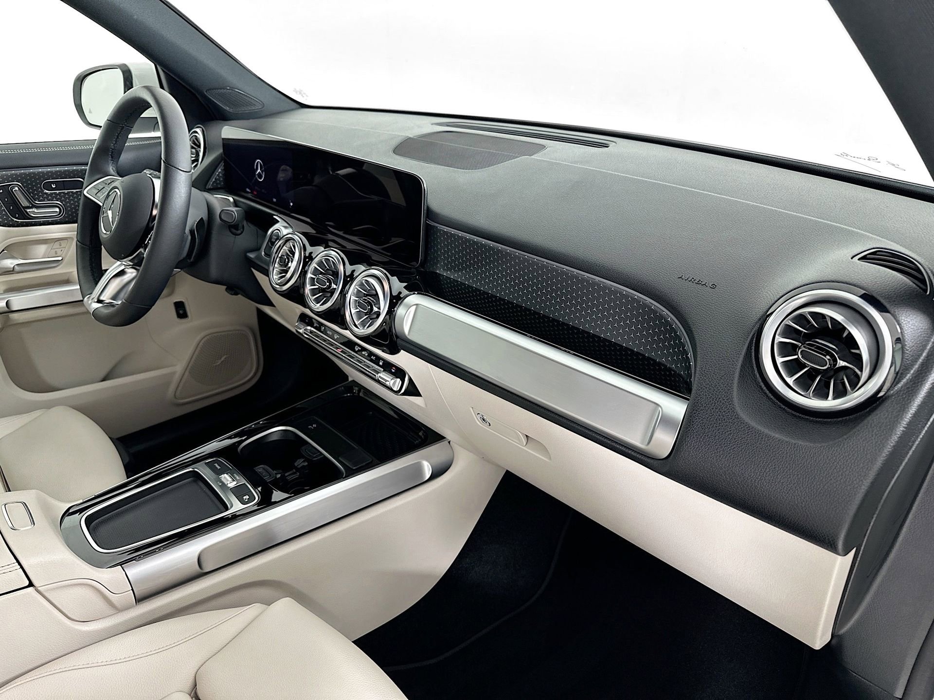 Certified 2024 Mercedes-Benz EQB 300 4MATIC image 30