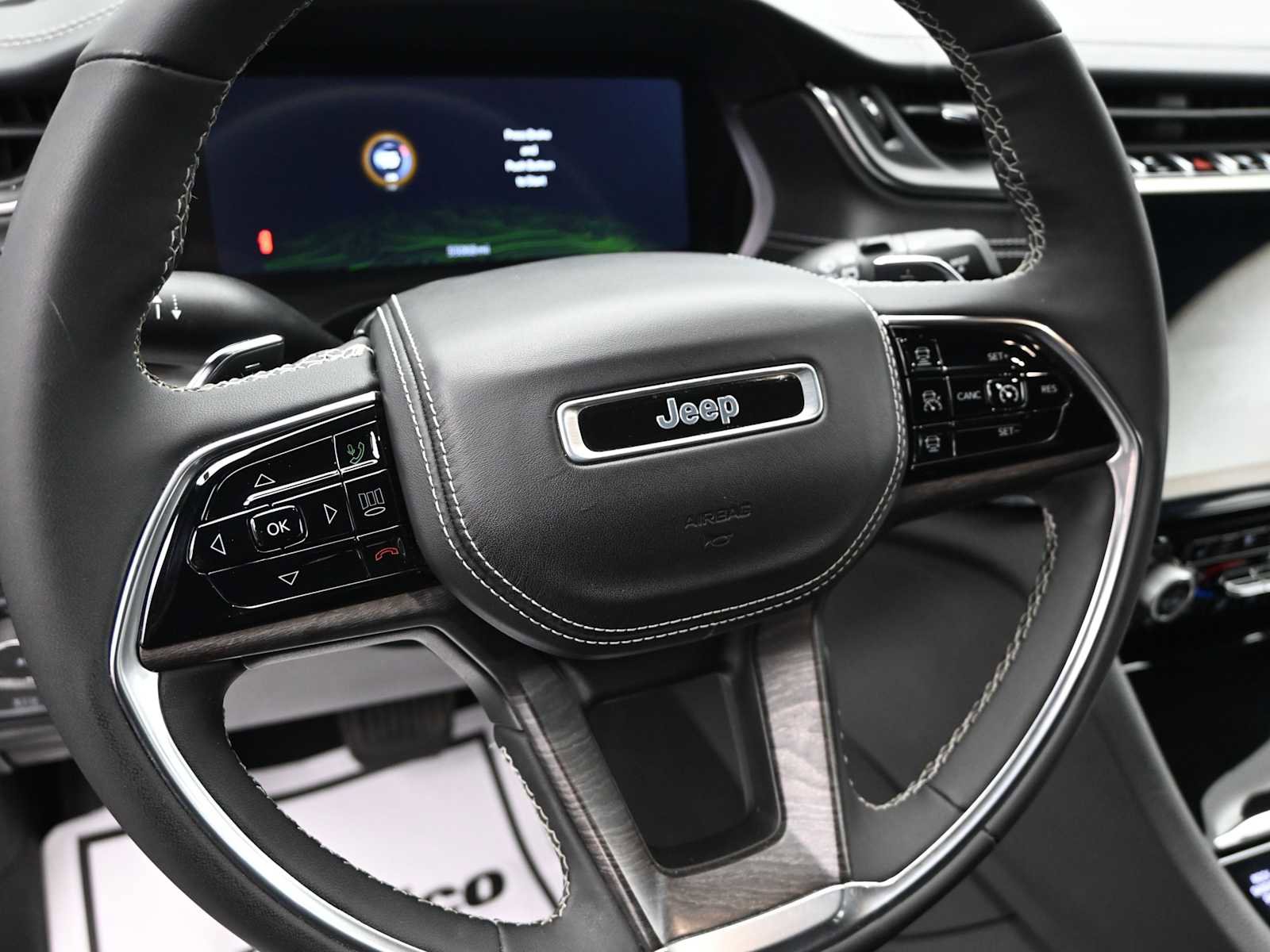 Used 2023 Jeep Grand Cherokee Overland image 12