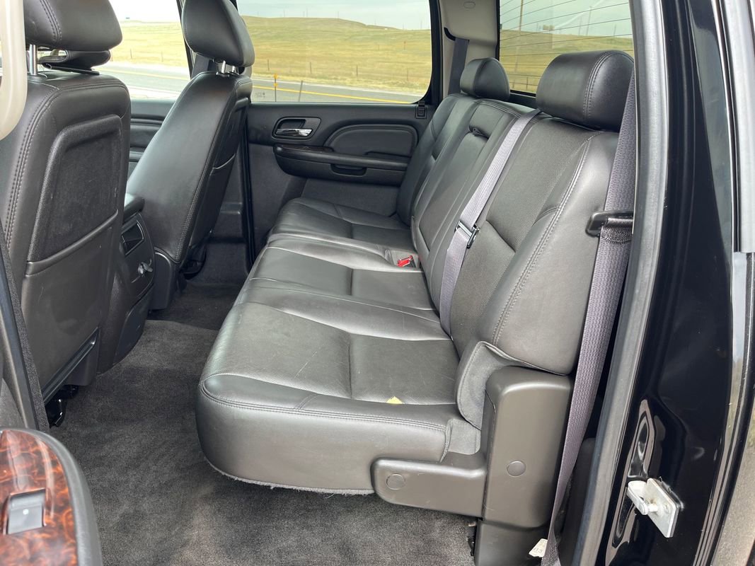 Used 2014 GMC Sierra 2500 Denali w/ Suspension Package, Off-Road image 18