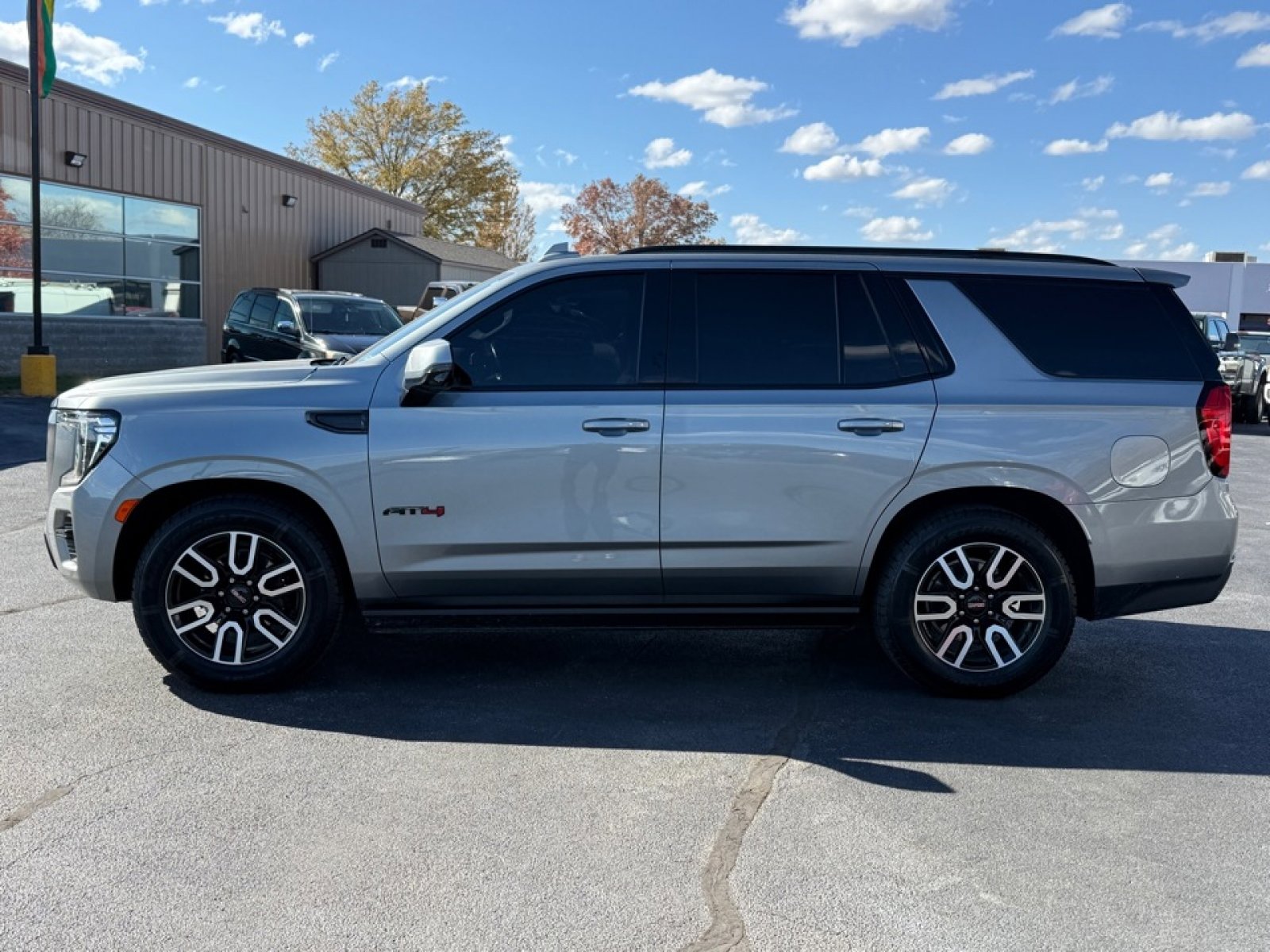 Used 2023 GMC Yukon AT4 w/ AT4 Premium Plus Package image 5