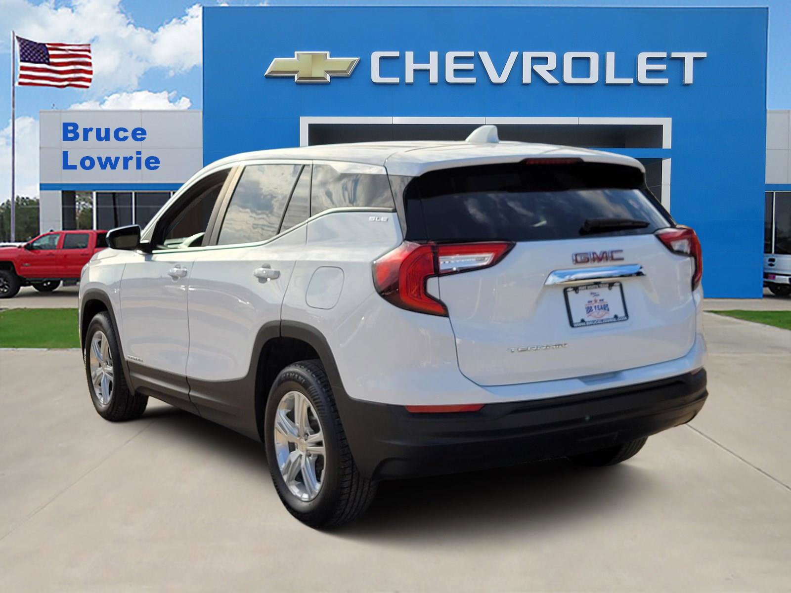 Used 2024 GMC Terrain SLE AWD/4WD image 4