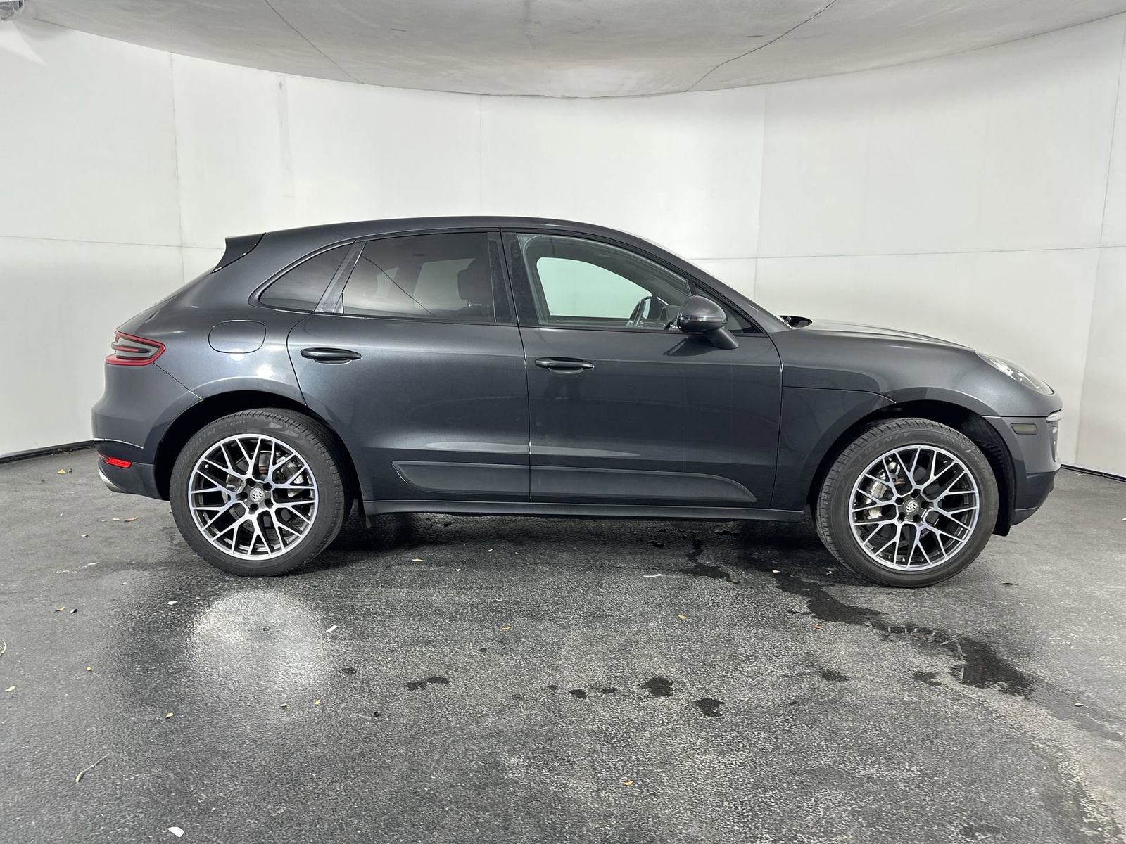Used 2017 Porsche Macan S image 9