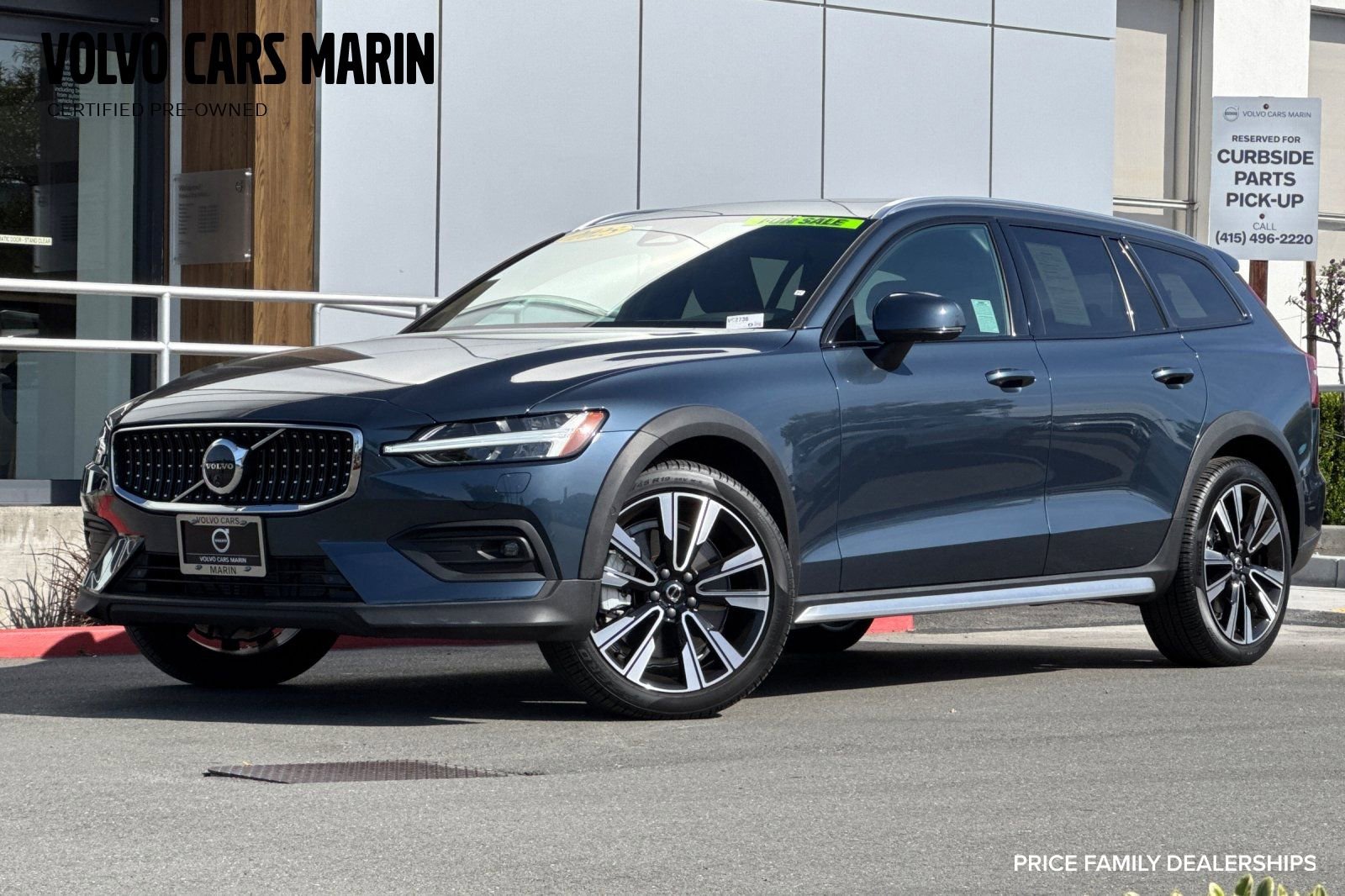 Used 2025 Volvo V60 B5 Cross Country Ultra AWD/4WD image 1