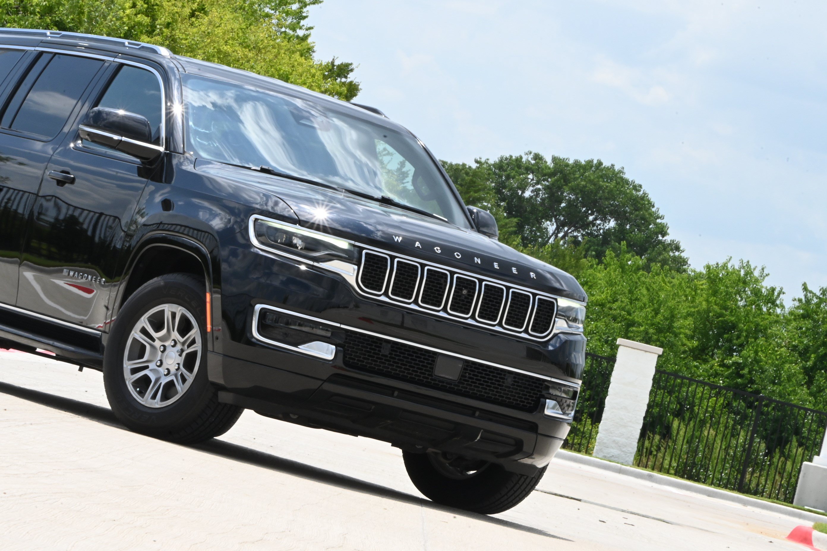 Used 2023 Jeep Wagoneer 4WD w/ Convenience Group I image 38
