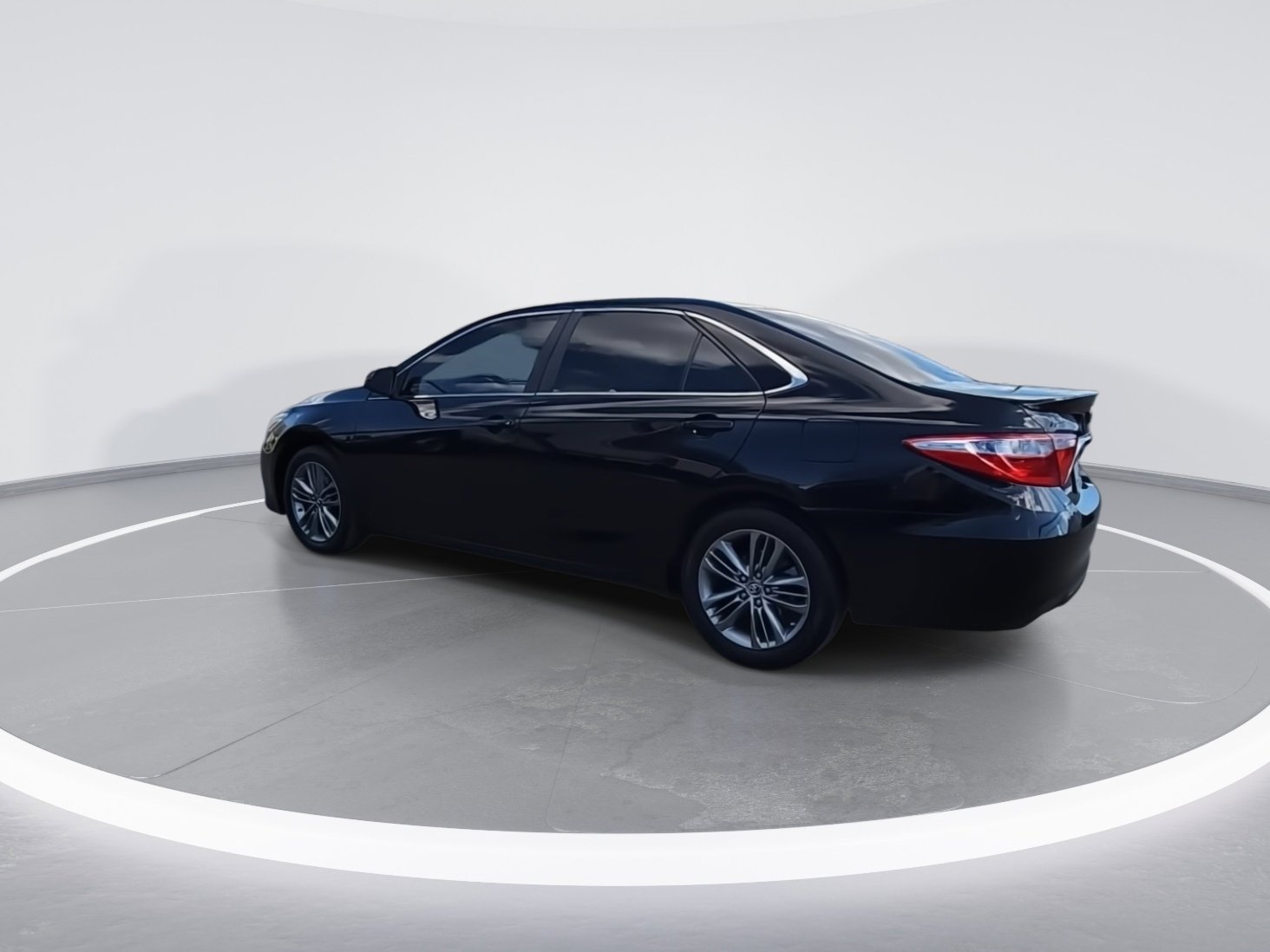 Used 2015 Toyota Camry SE image 5