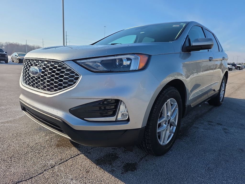 Used 2024 Ford Edge SEL w/ Convenience Package image 3