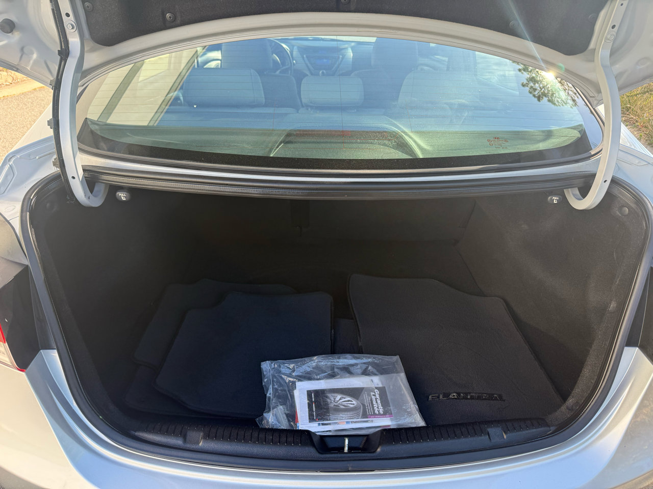 Used 2013 Hyundai Elantra GLS w/ Preferred Pkg image 37