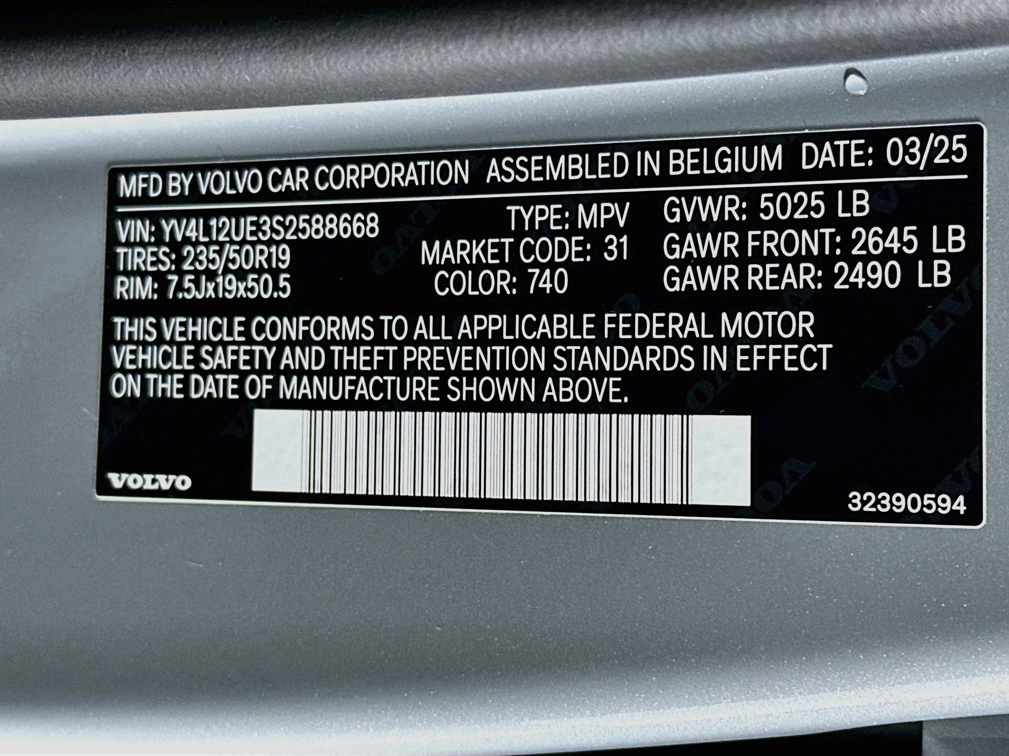 Used 2025 Volvo XC40 B5 Plus AWD/4WD image 12