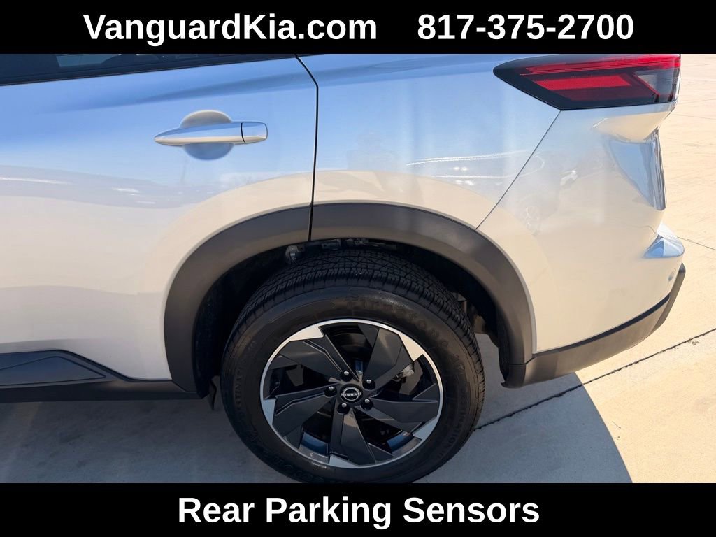 Used 2024 Nissan Rogue SV w/ SV Premium Package image 9