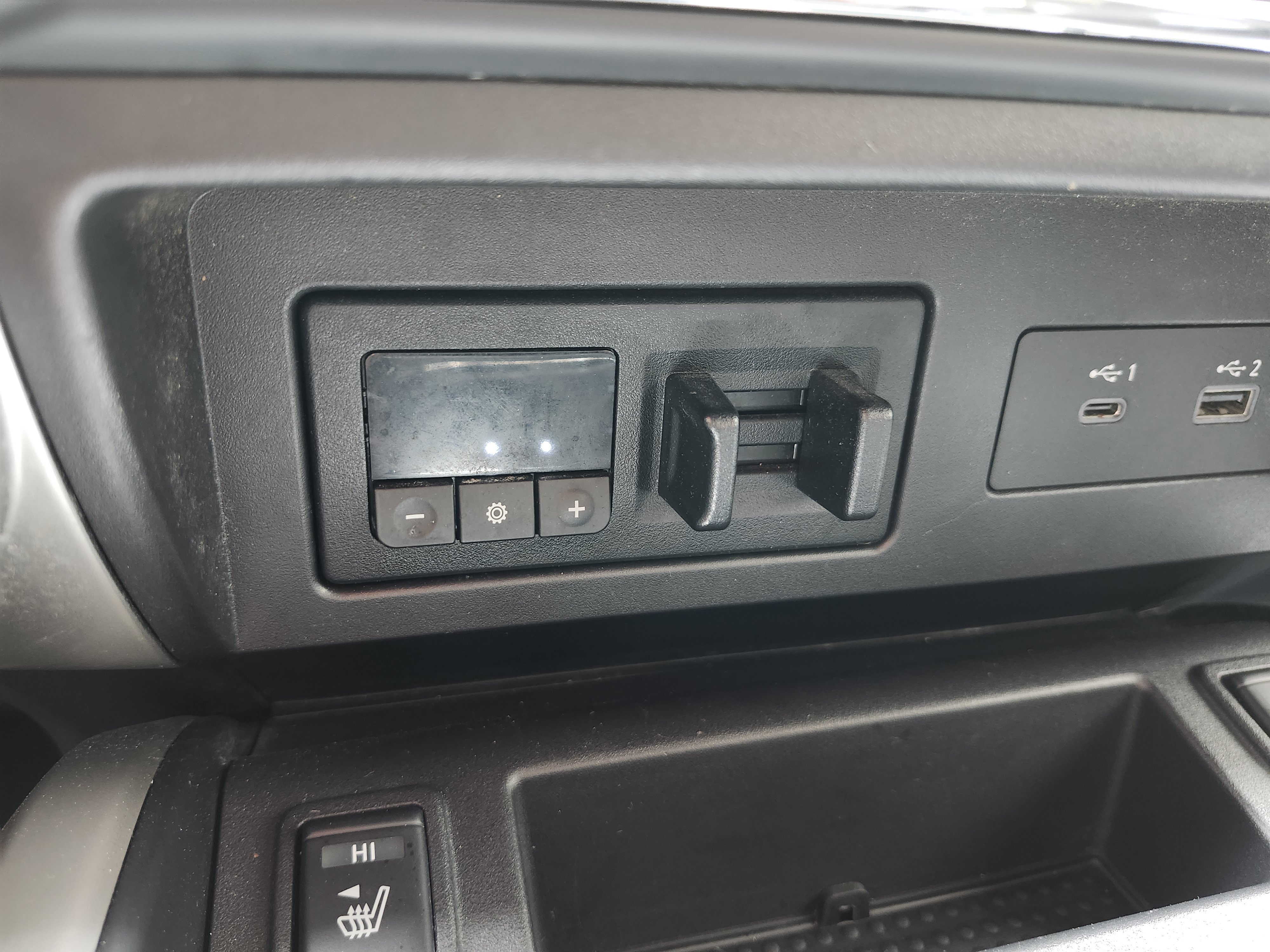 Used 2021 Nissan Titan SL w/ Moonroof Package AWD/4WD image 12