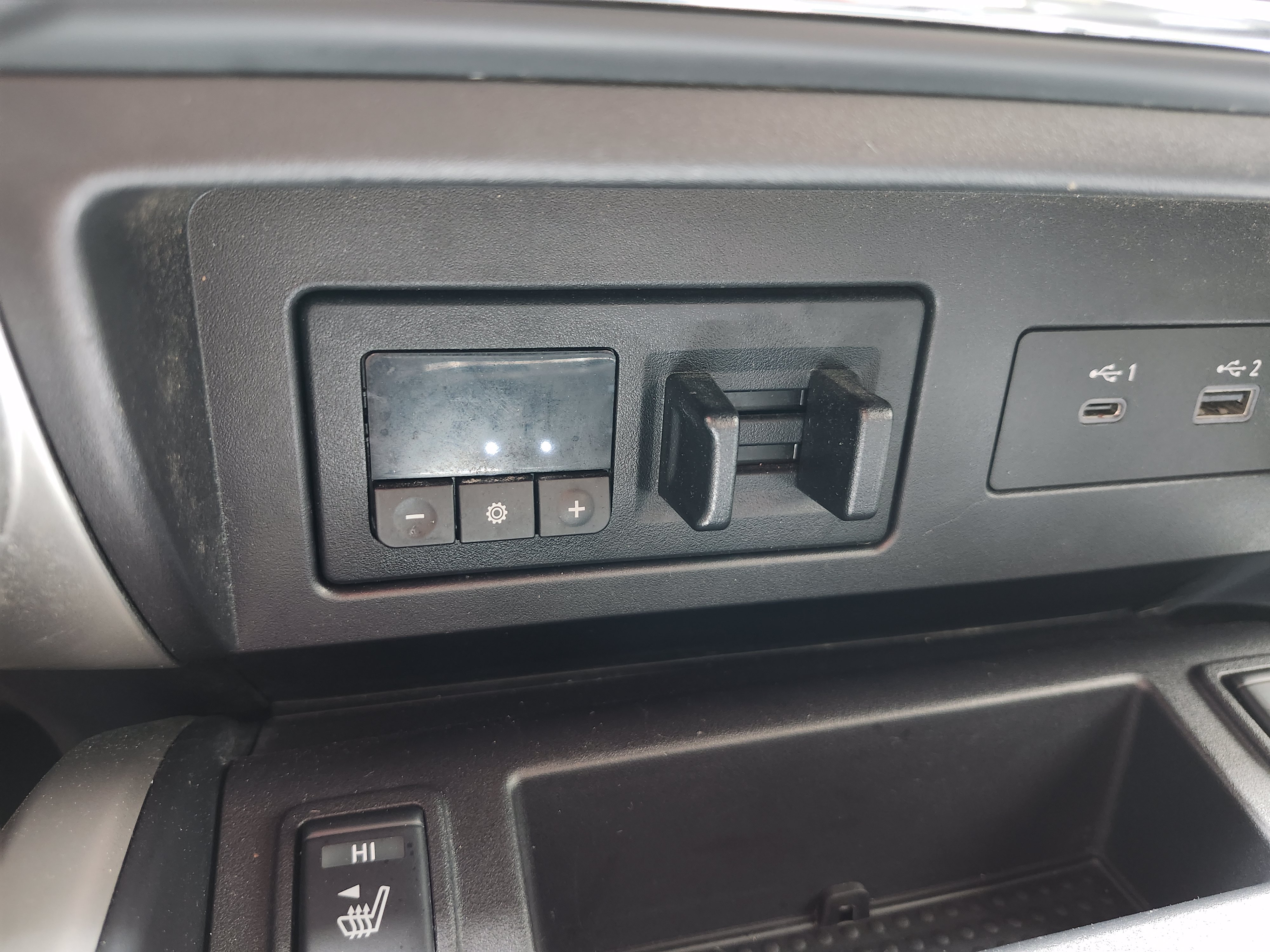 Used 2021 Nissan Titan SL w/ Moonroof Package AWD/4WD image 12