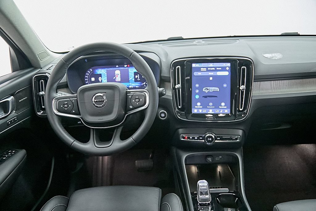 Certified 2023 Volvo XC40 B5 Ultimate w/ Climate Package AWD/4WD image 24