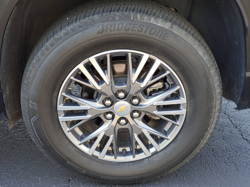 Used 2025 Chevrolet Traverse LT FWD image 5