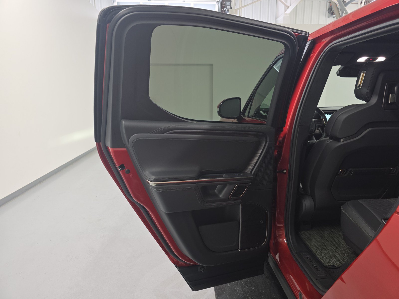 Used 2023 Rivian R1T Adventure AWD/4WD image 17