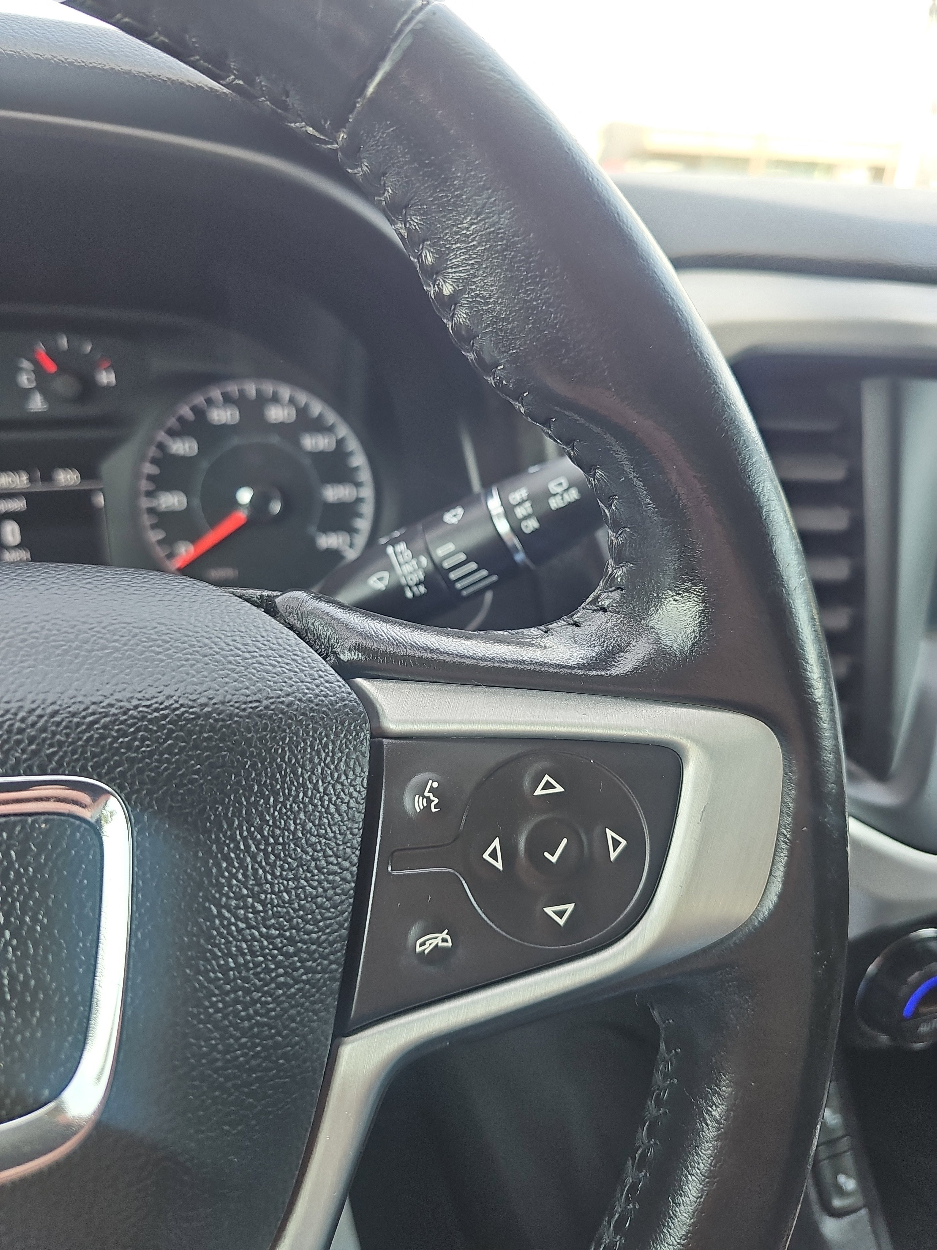 Used 2019 GMC Acadia SLE image 28