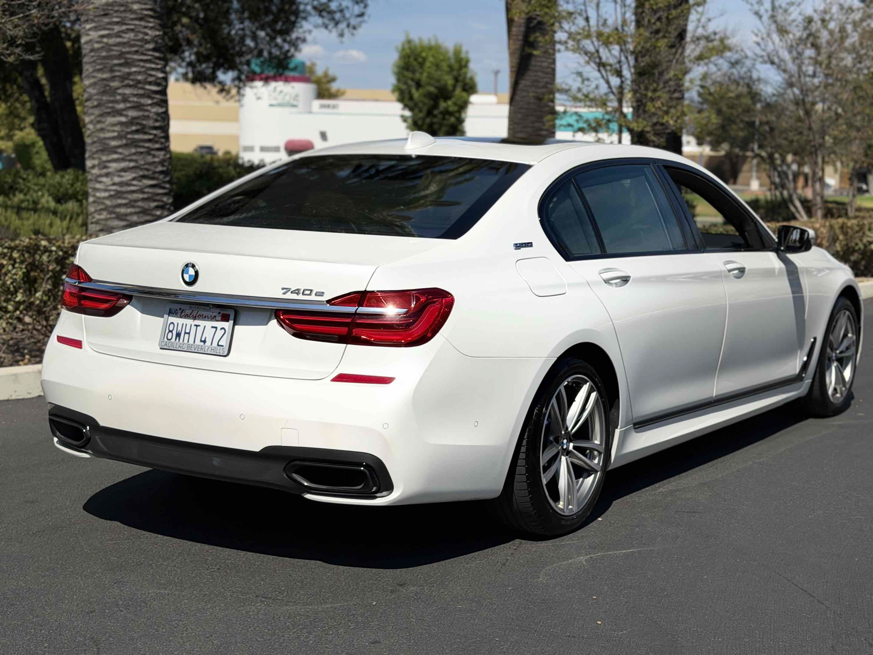 Used 2018 BMW 740e xDrive AWD/4WD image 14