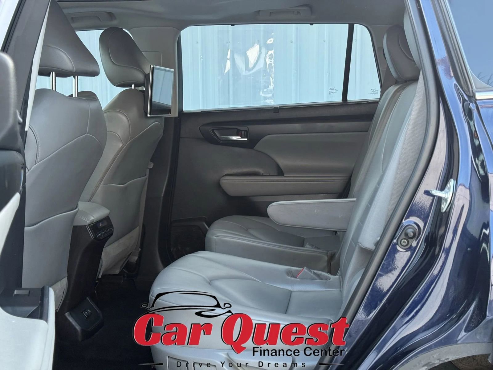 Used 2021 Toyota Highlander XLE image 12