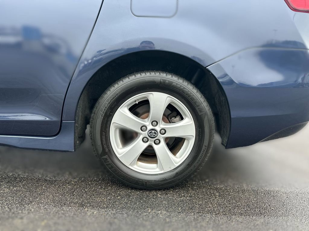 Used 2020 Toyota Sienna L image 17