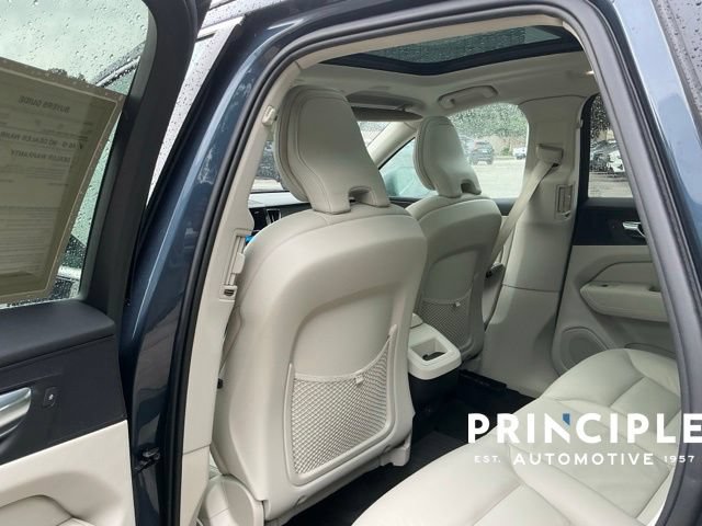 Certified 2022 Volvo XC60 B5 Momentum w/ Protection Package Premier FWD image 22
