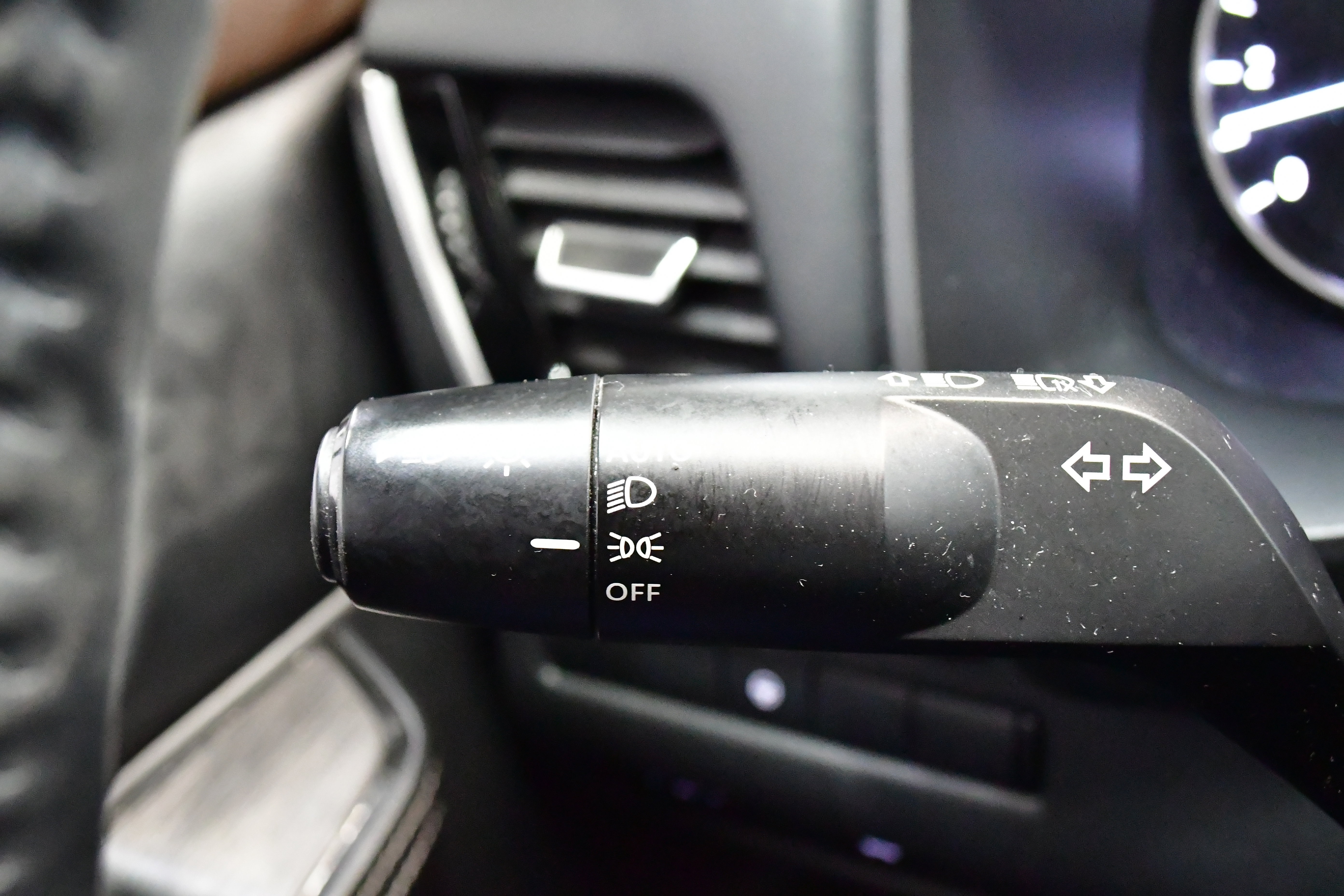 Used 2023 Nissan Rogue SL w/ SL Premium Package image 40