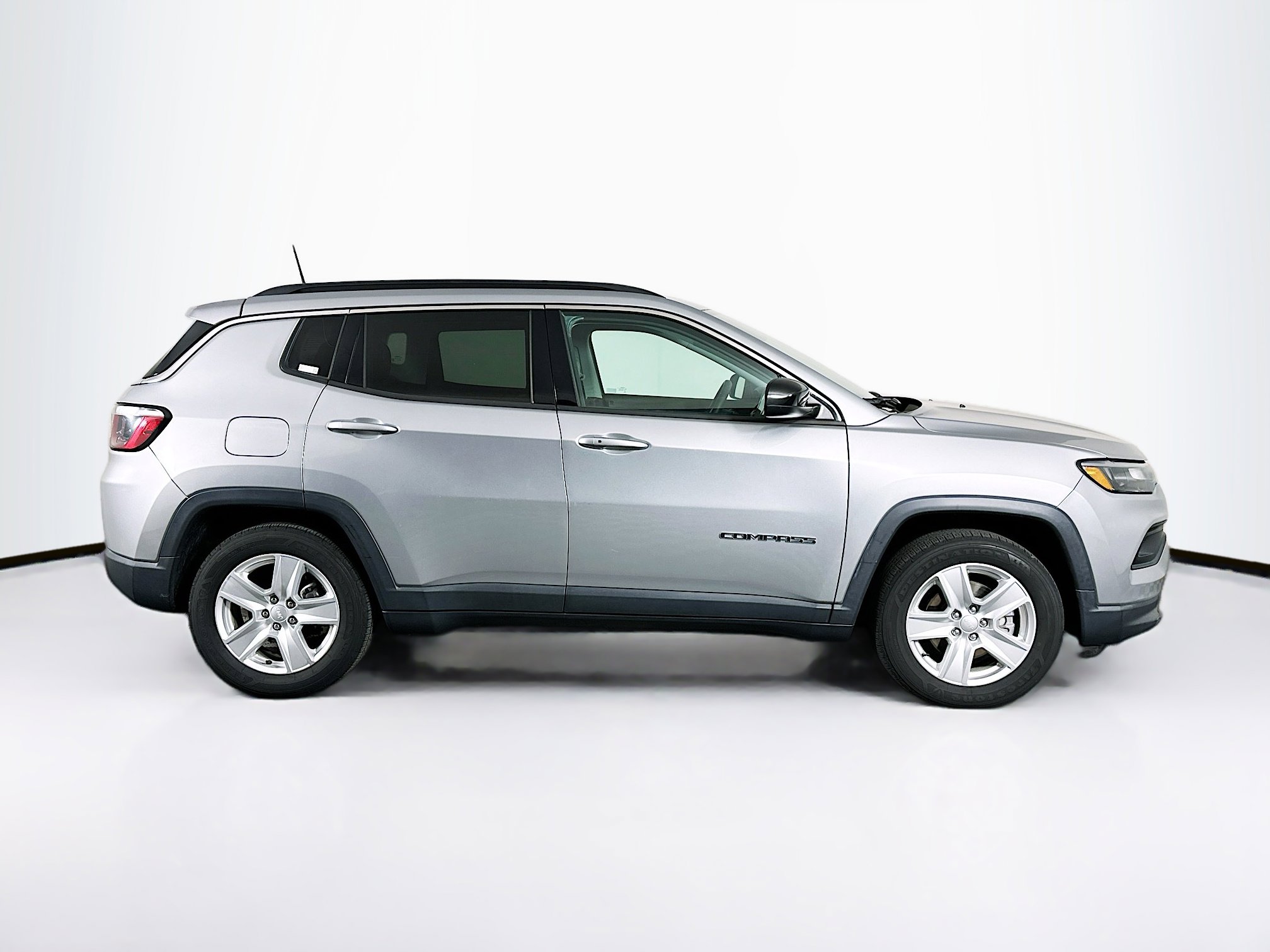 Used 2022 Jeep Compass Latitude FWD image 10