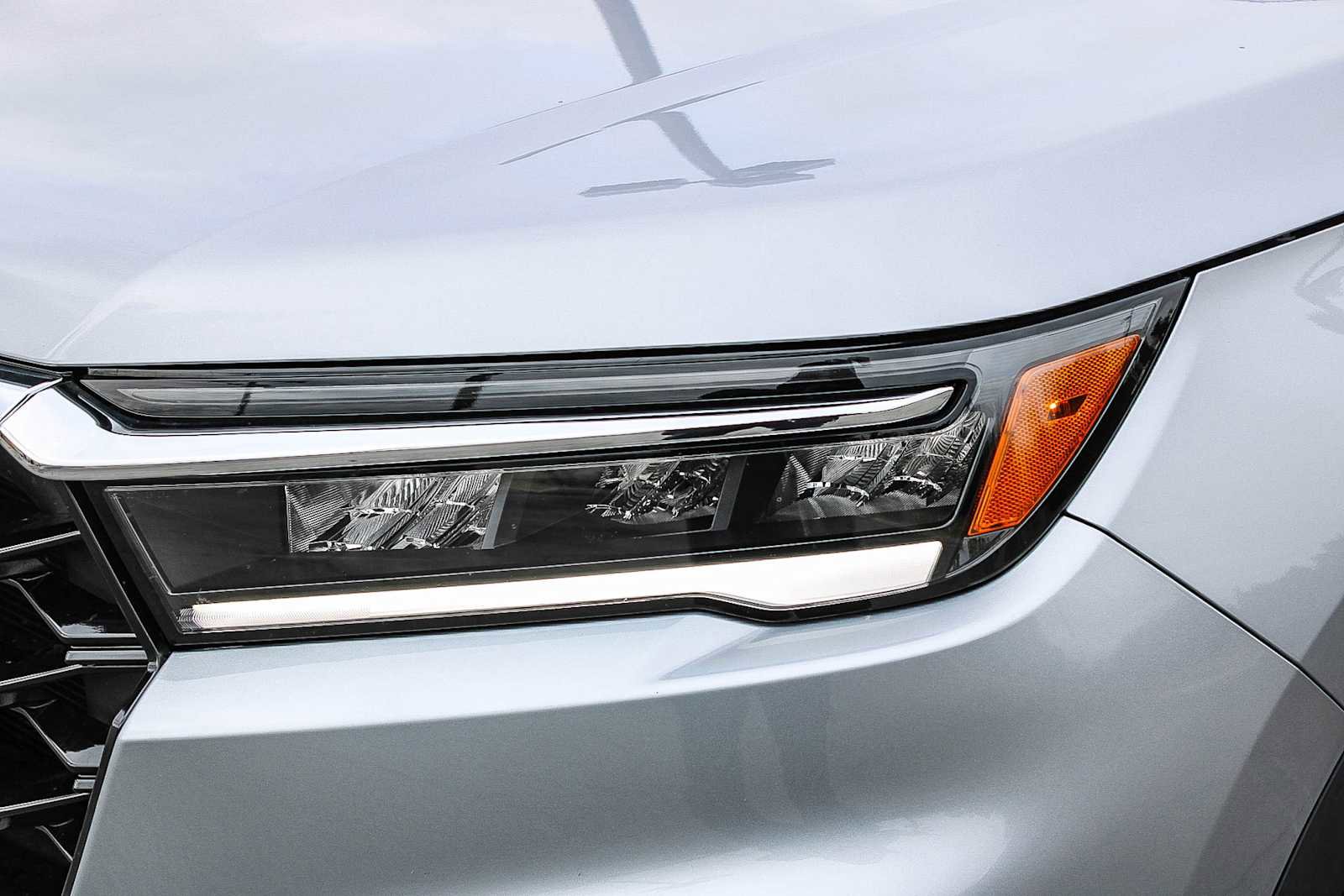 Certified 2025 Honda Pilot Touring image 10