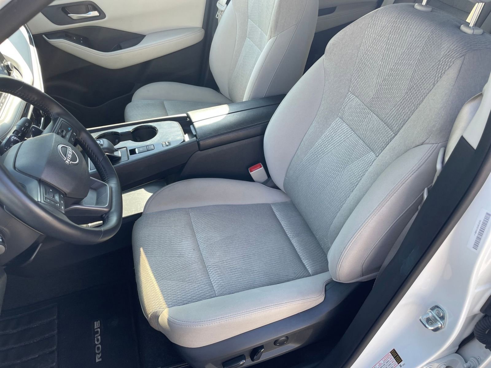 Used 2025 Nissan Rogue SV FWD image 38