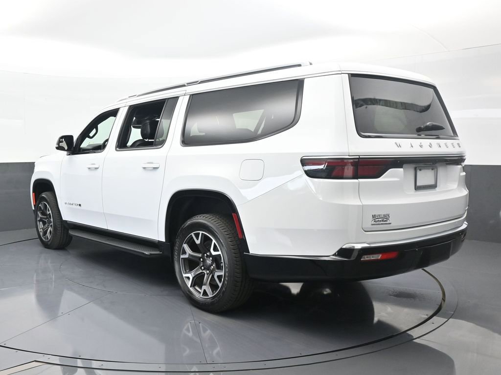 Used 2023 Jeep Wagoneer L Series III w/ Preferred Equipment Group image 4