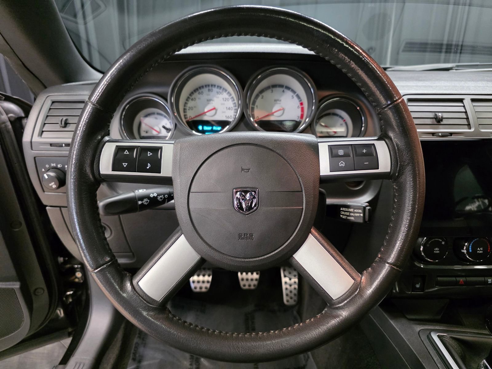Used 2010 Dodge Challenger R/T RWD image 31