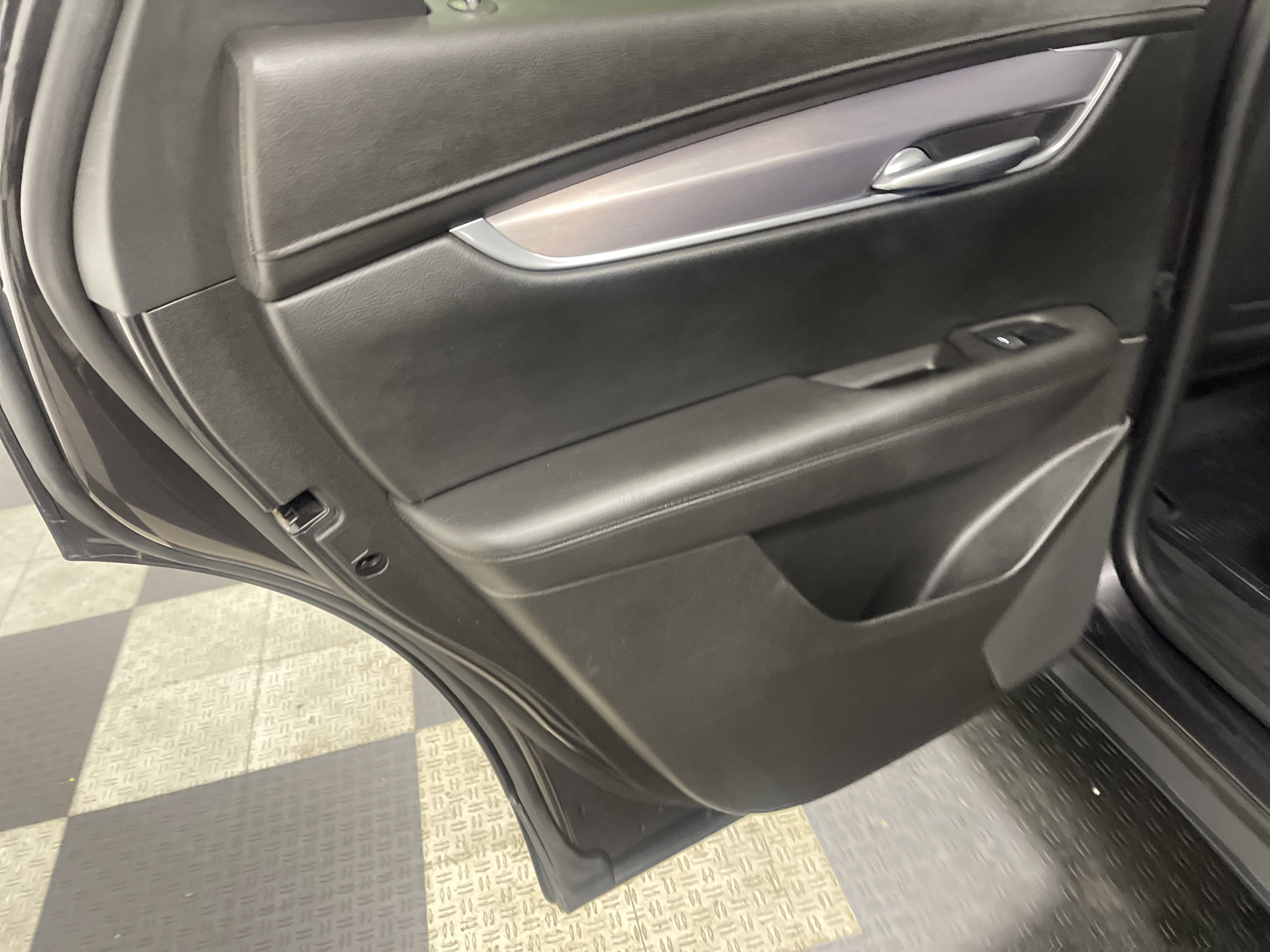 Used 2017 Cadillac XT5 Luxury w/ Driver Awareness Package image 15