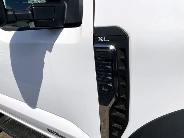 Used 2024 Ford F550 4x4 Regular Cab Super Duty image 33