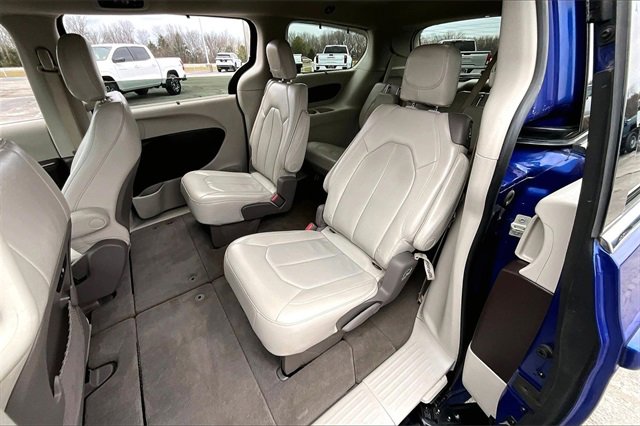Used 2021 Chrysler Pacifica Touring-L image 22
