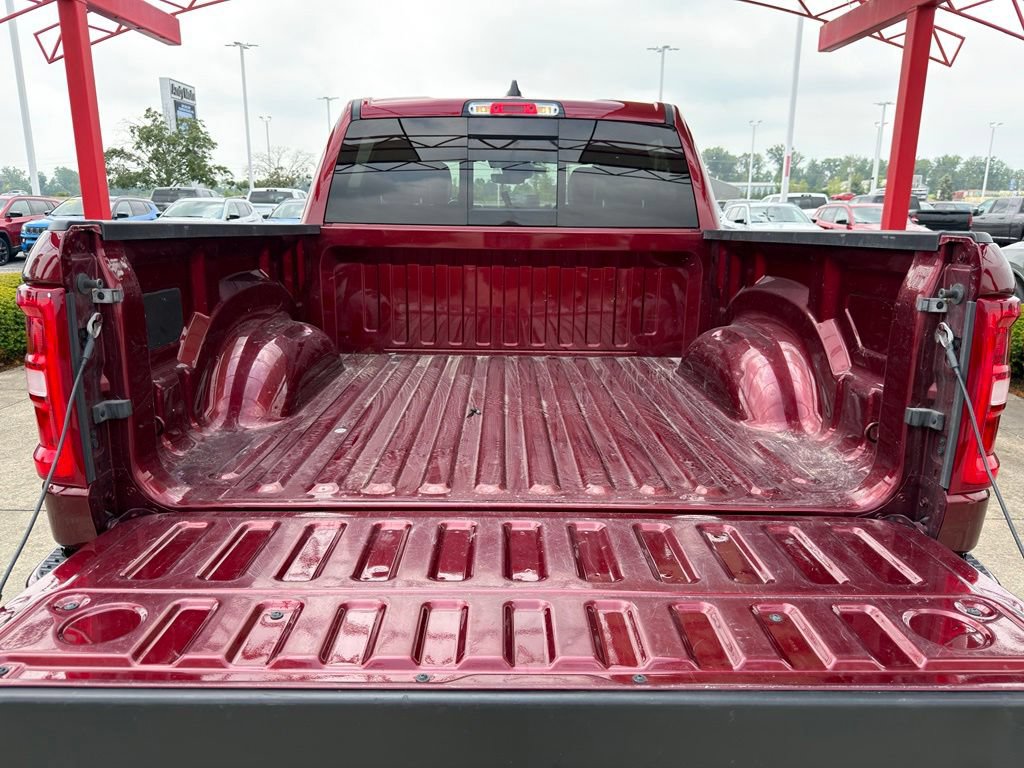 Used 2025 RAM 1500 Laramie w/ Sport Appearance Package AWD/4WD image 32